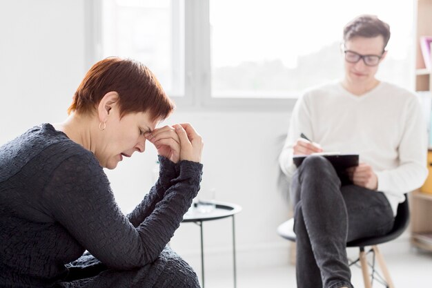 Wczesne rozpoznanie zaburzeń nastroju jako klucz do skutecznej terapii