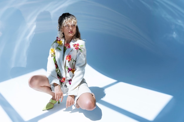 Tworzenie niebanalnych stylizacji poprzez sztukę kontrastów w modzie